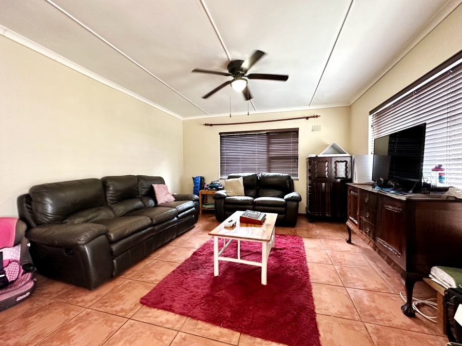 4 Bedroom Property for Sale in Bergzicht Western Cape